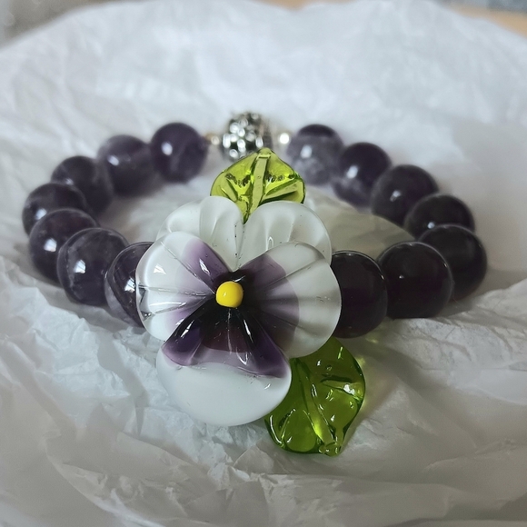 Elegant Lampwork Floral & Amethyst Beaded Stretch Bracelet - Picture 1 of 4